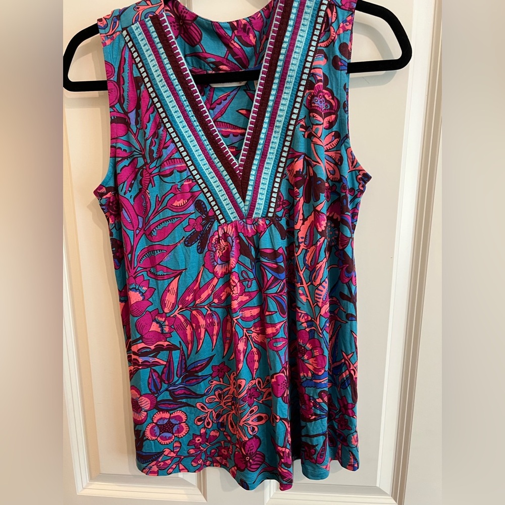 Soft surrounding v neck tank top.